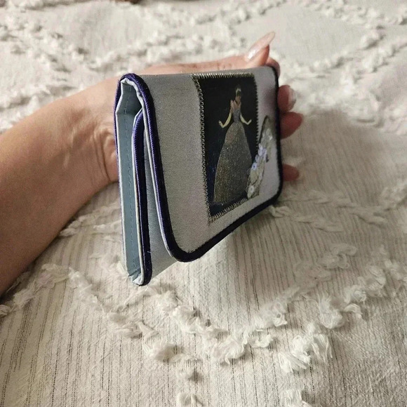 Vintage Disney Cinderella Wallet - Picture 12 of 12